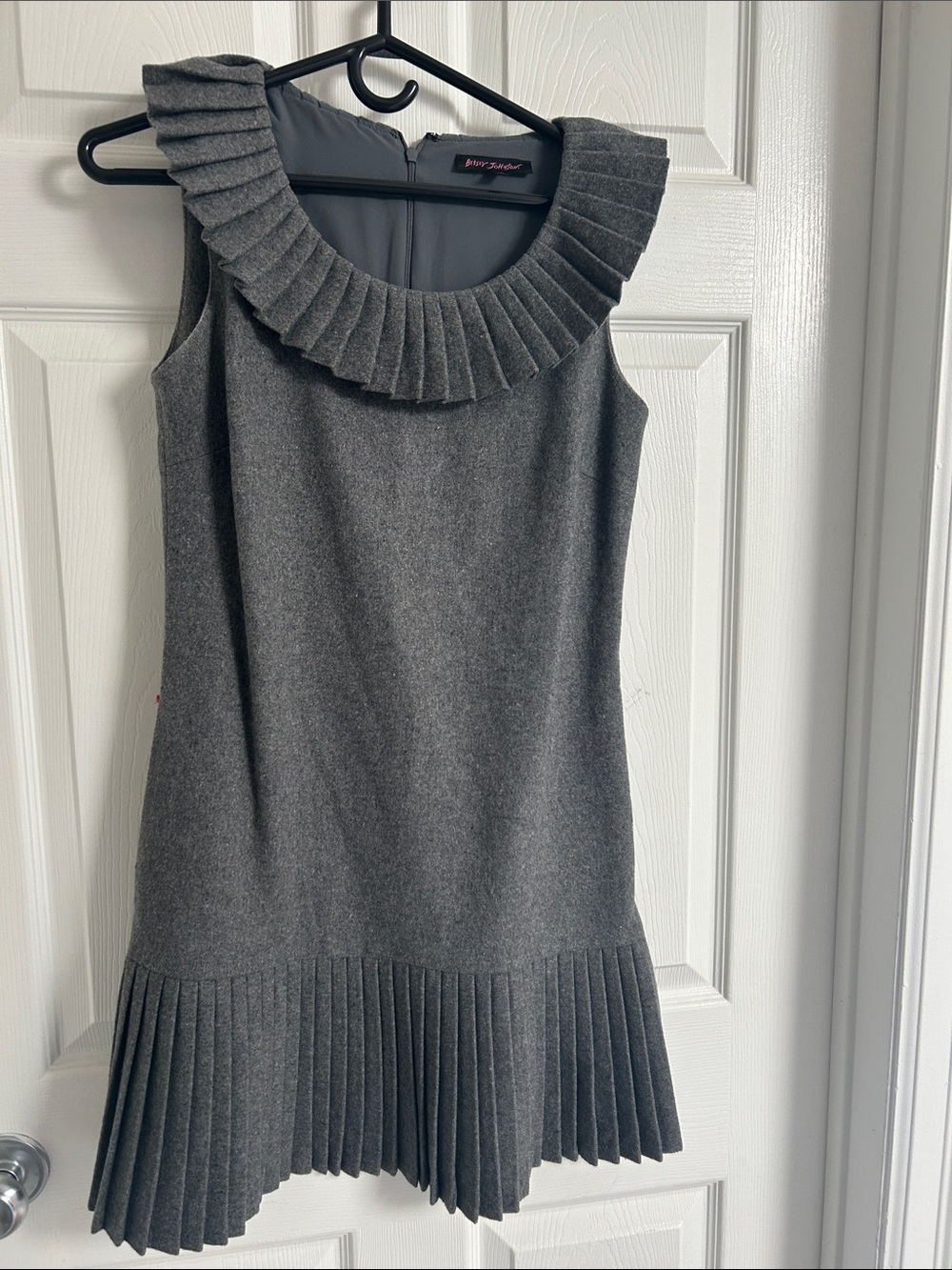 Betsy Johnson Classic Pleated Hem Sleeveless Dress with Pockets- Gray